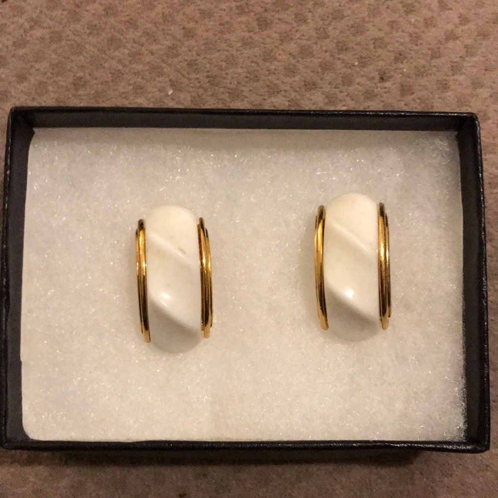 Vintage 1988 Avon Classic Twist White and Gold post earrings